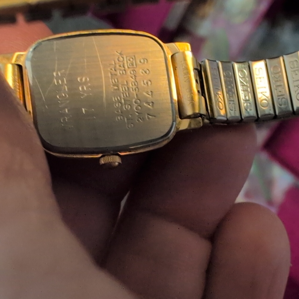 Seiko Gold Rectangular Quartz Watch Vintage Looks Almost New Works Great 8" - Picture 3 of 11